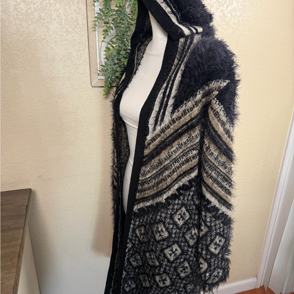 BCBGMaxAzria Black and Cream Patterned Cardigan - Picture 4 of 5